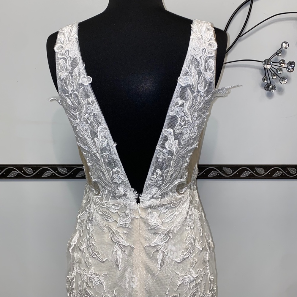 Off White Lace Fit & Flare Bridal Gown - Picture 5 of 6